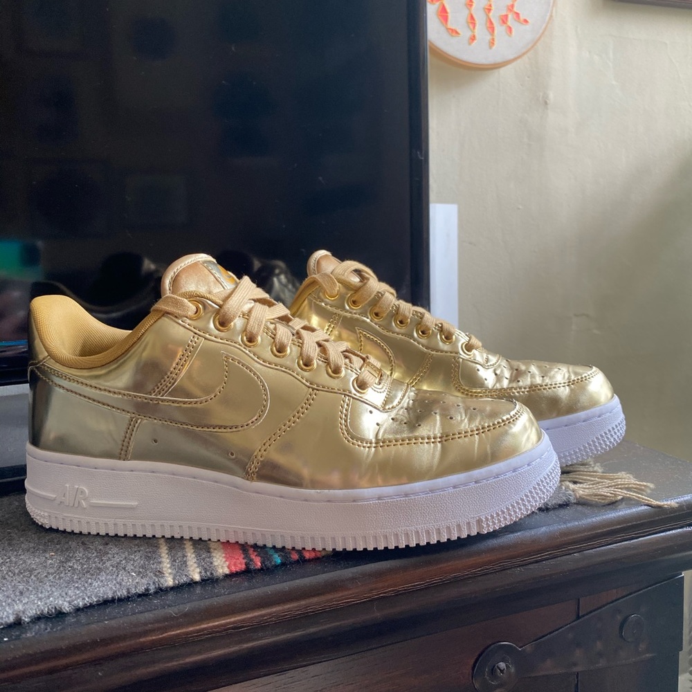 Nike Air Force 1 Low SP Gold Womens Size 9 W/Box